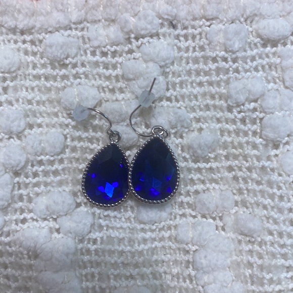 Beautiful earrings - Picture 2 of 2